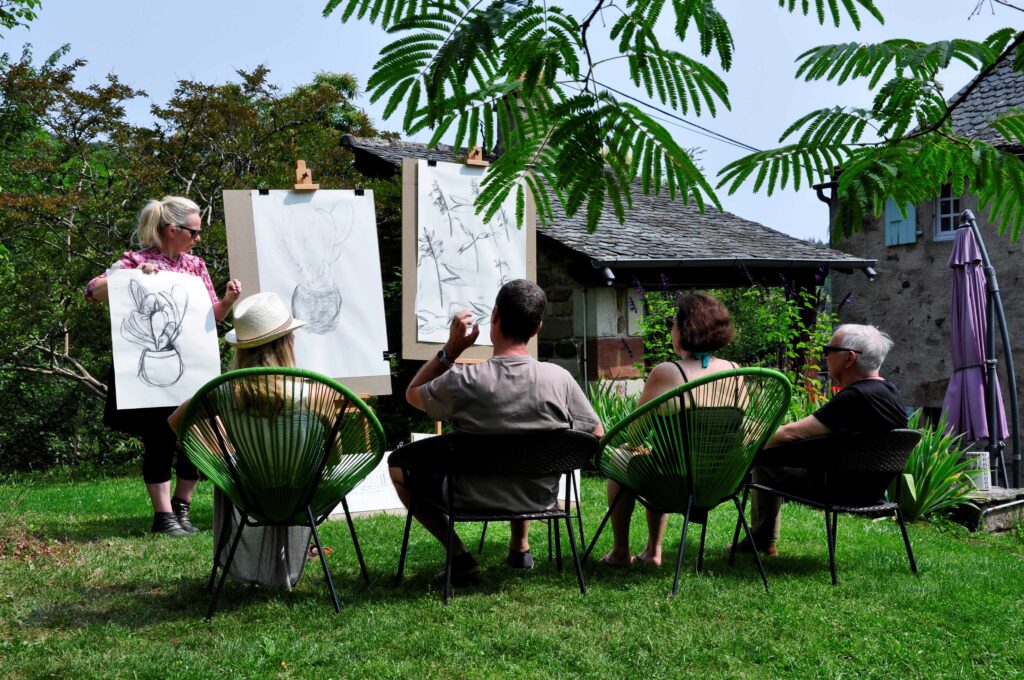 Discussing the paintings and drawings made in the painting workshop in France