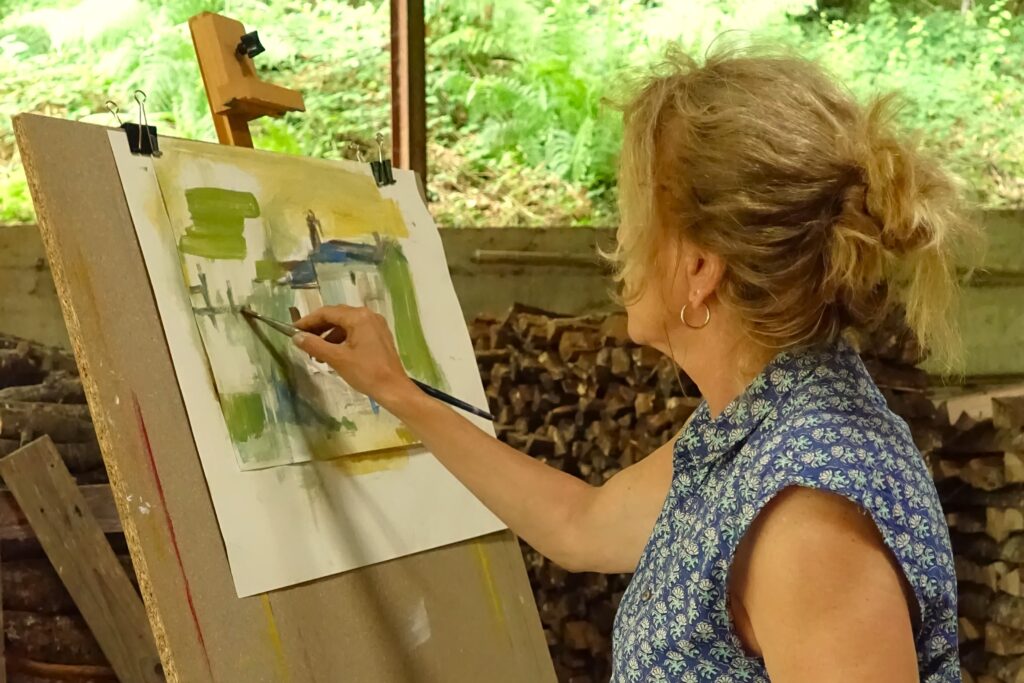 painting with acrylic during a creative holiday week in France